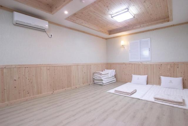 Yeosu Mj Motel Eksteriør billede